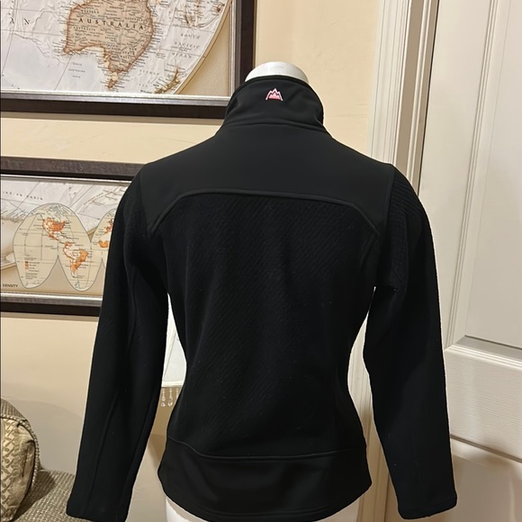 Snozu Black and Pink Ski Jacket with High Collar and Fitted Silhouette. Small - Picture 6 of 8